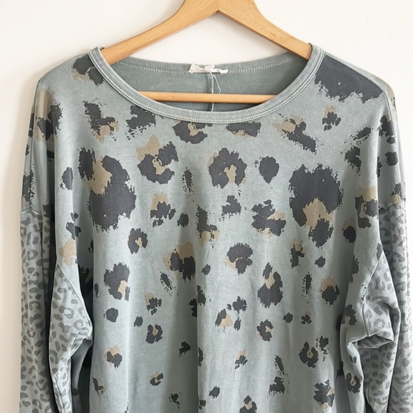 Easel boutique green leopard print oversized long sleeve shirt top - Picture 2 of 6